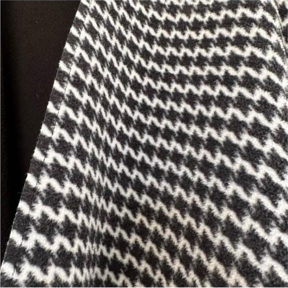 Eivissa Houndstooth Shawl/Wrap/Cape-One Size- Excellent Condition - Picture 2 of 7